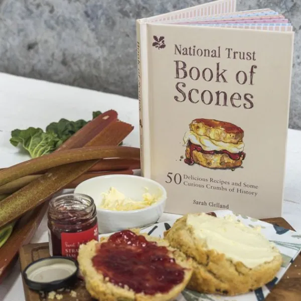 National Trust Book of Scones Hot